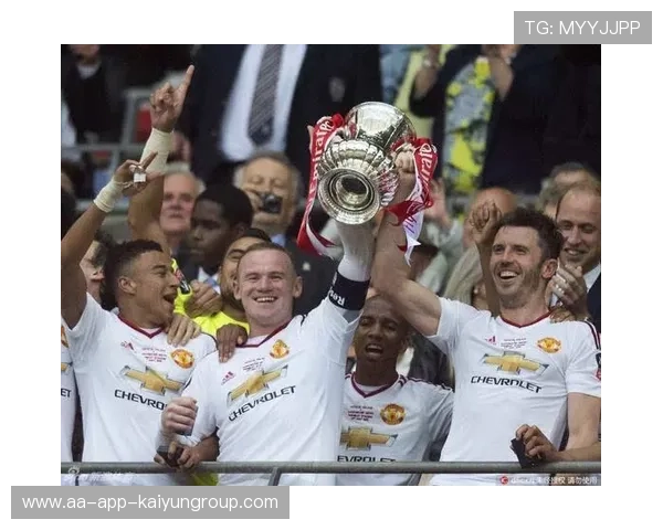 鲁尼或成本赛季头号转会标王，足坛转会风云再掀高潮