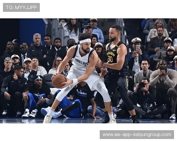 金州勇士对阵达拉斯独行侠:斯蒂芬·库里8记三分,全场瞬间被刷屏 金州勇士对阵达拉斯独行侠:斯蒂芬·库里8记三分,全场瞬间被刷屏