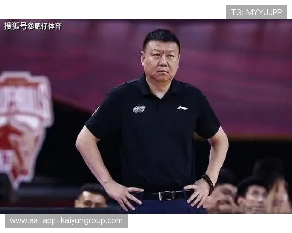 教练被炒鱿鱼的瞬间：输了球，大巴还没到站，通知就来了，教练被抓